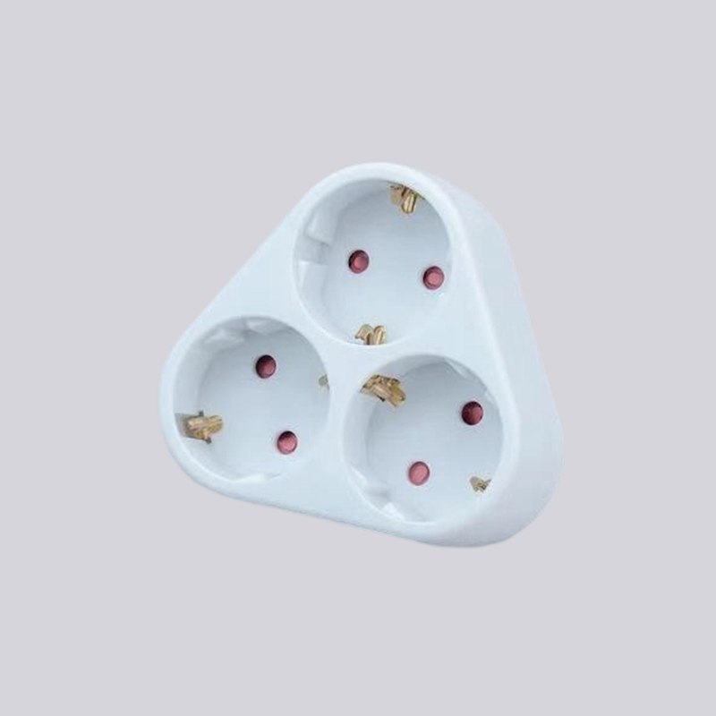 G01-03A german type three round plugs triangular adapter